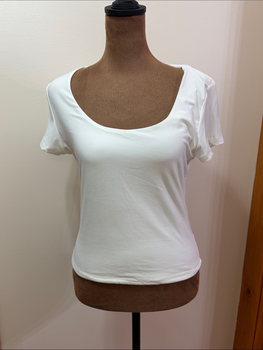 Olive+Oak Classic White Scoop Neck Women's Top Size Large Runs Small  NWOT
